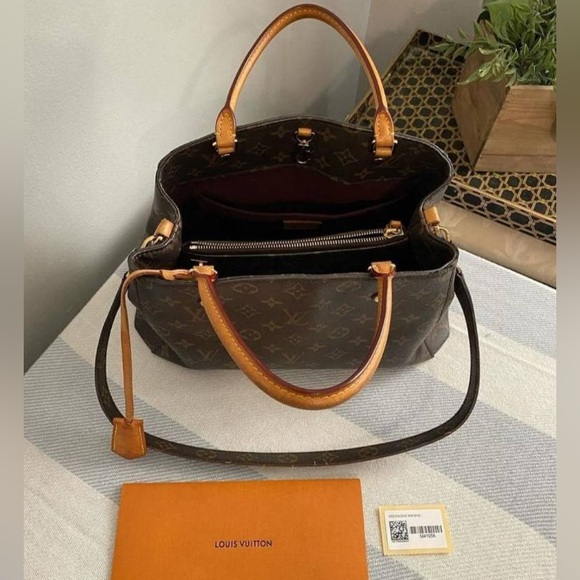 *SOLD* Louis Vuitton - Montaigne MM Monogram Handbag - Picture 7 of 12